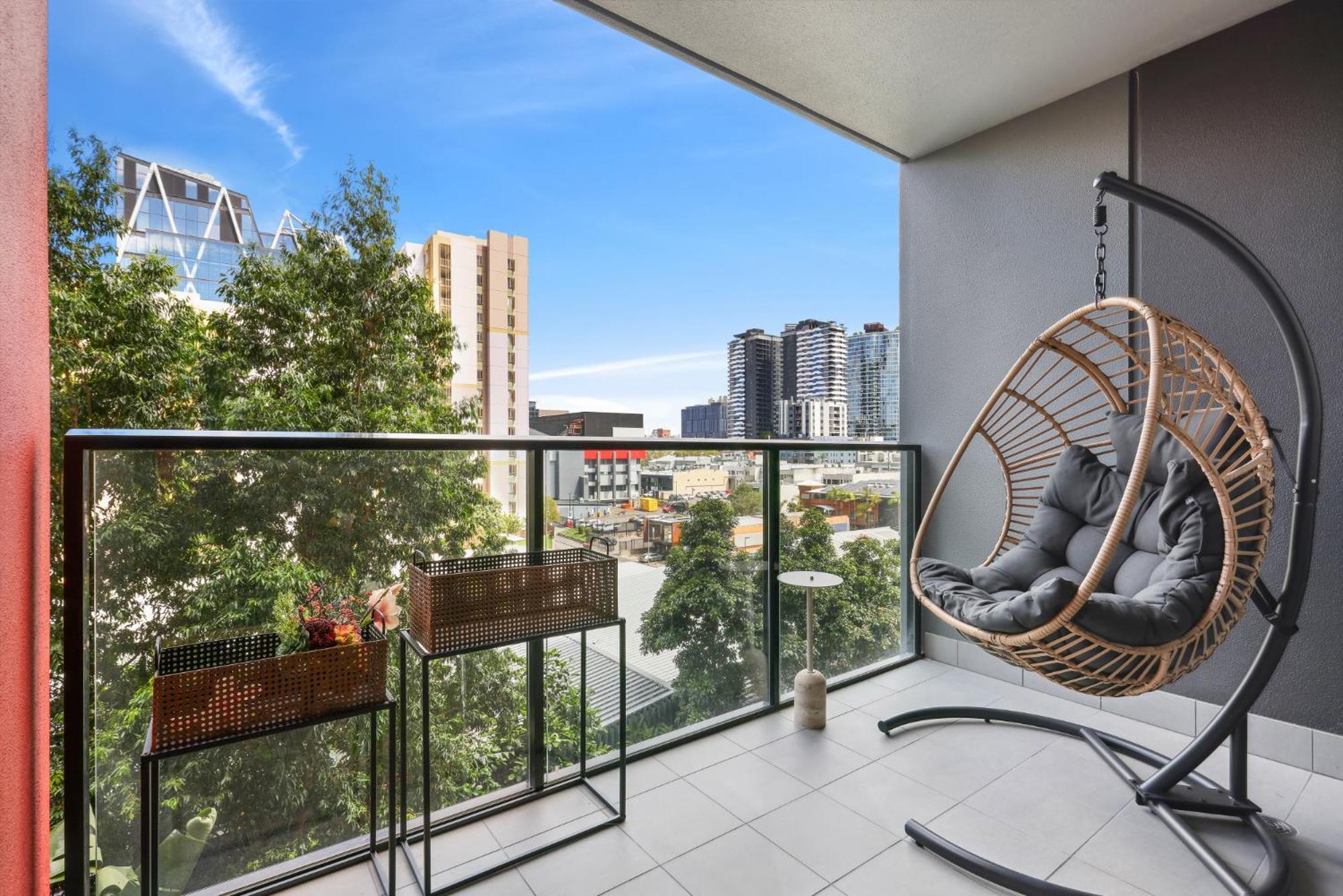 Cosy 2-bed With Pool Bbq Area And Secure Parking Apartment *