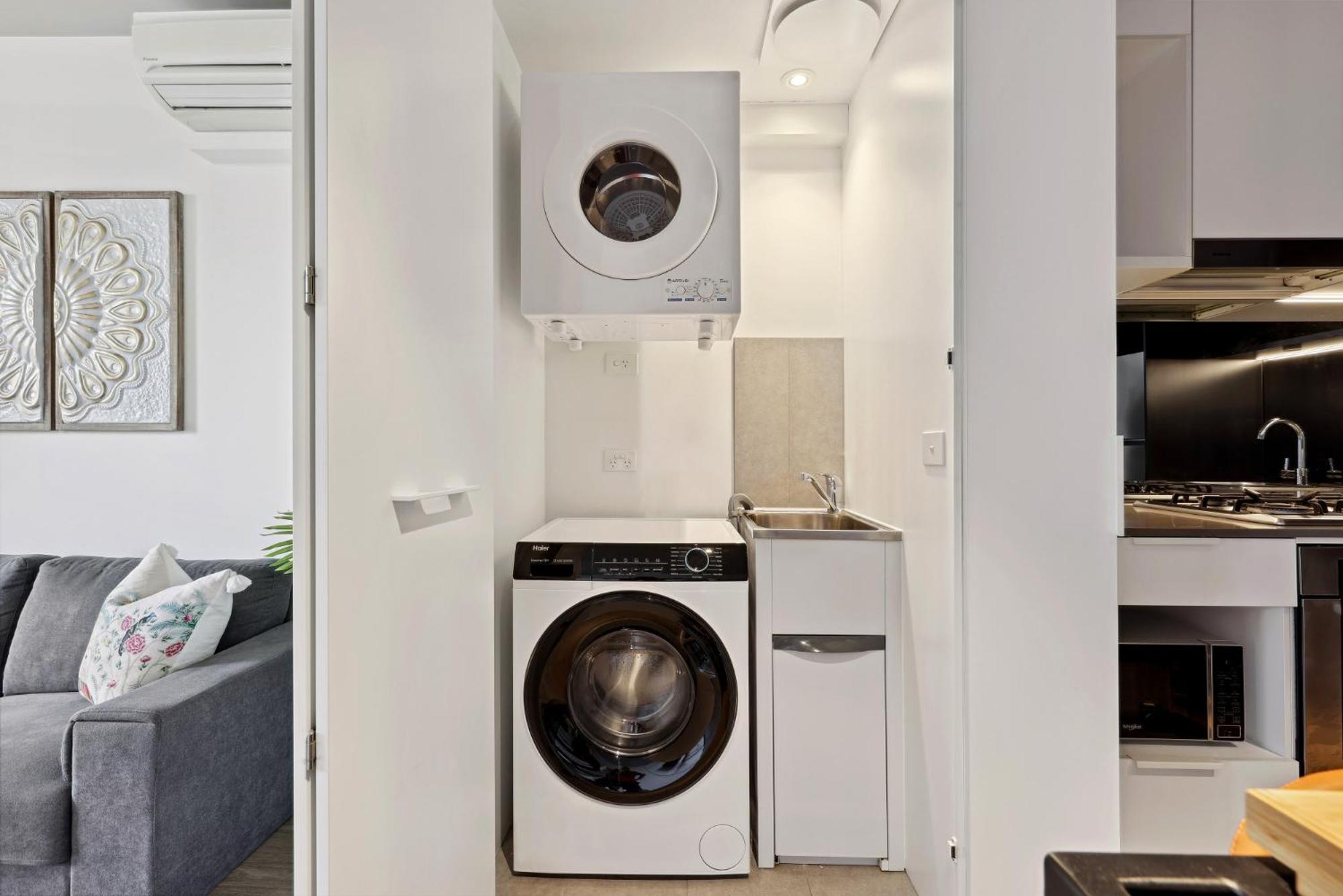 Cosy 2-bed With Pool Bbq Area And Secure Parking *